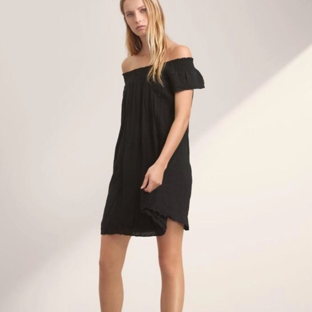 Aritzia off the shoulde Talula dress